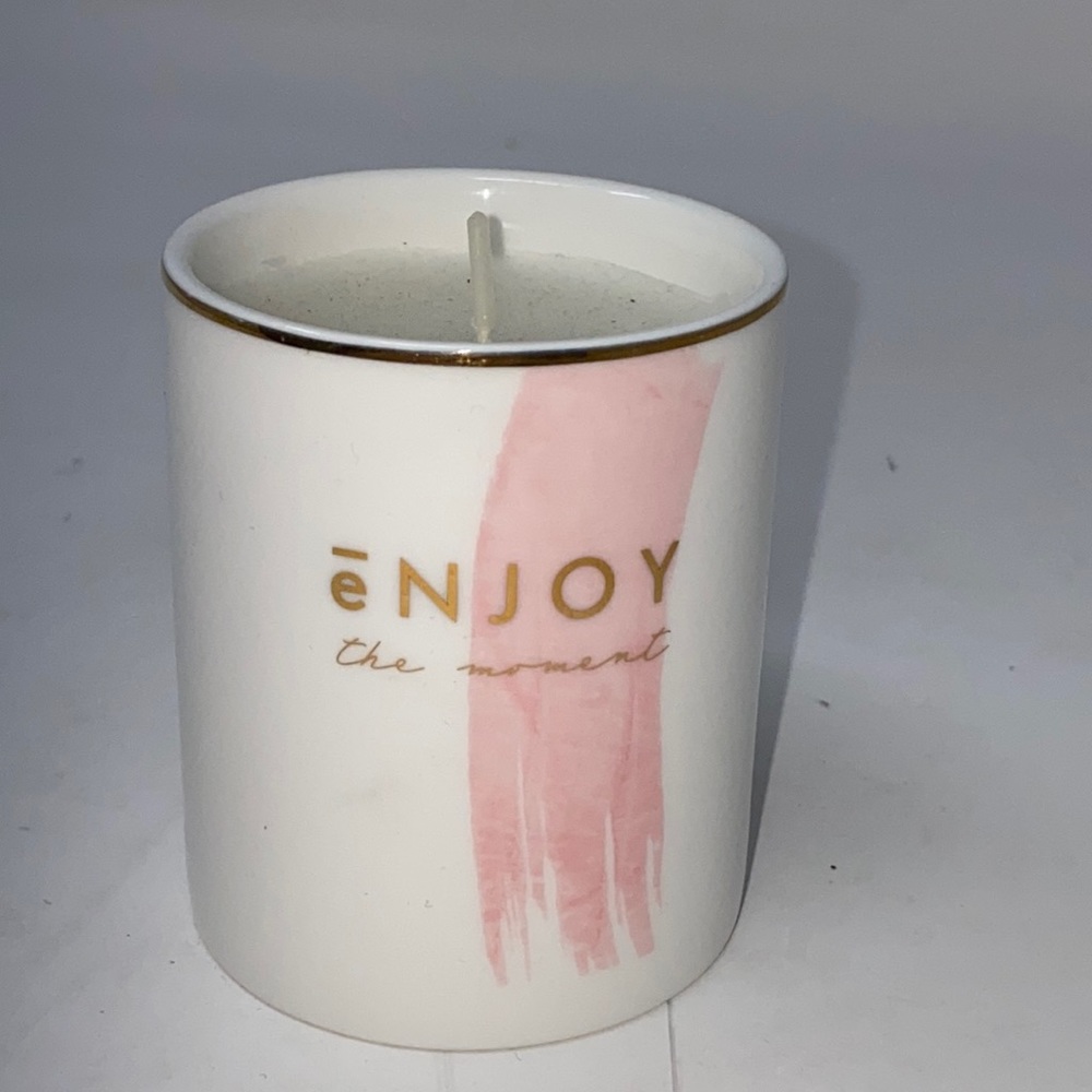 ēNJOY THE MOMENT‎ CANDLE